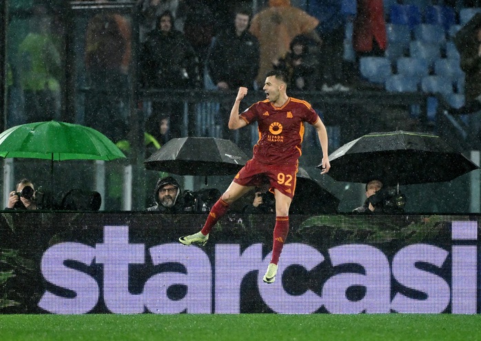 Thắng ngược dòng AS Roma, Inter Milan xây chắc ngôi đầu Seria A- Ảnh 3. Thắng ngược dòng AS Roma, Inter Milan xây chắc ngôi đầu Seria A- Ảnh 3.