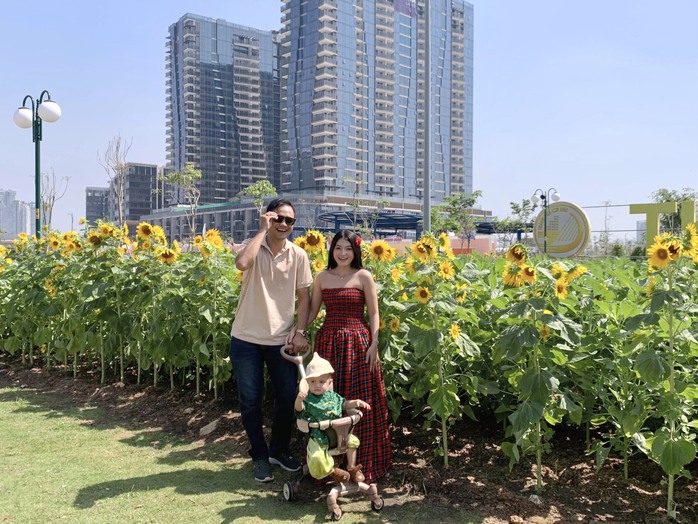 TP HCM: Người dân hào hứng du xuân mùng 1 Tết- Ảnh 9. TP HCM: Người dân hào hứng du xuân mùng 1 Tết- Ảnh 9.
