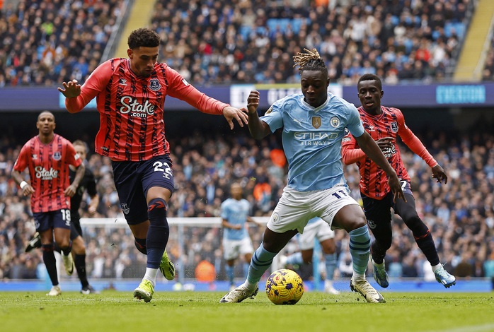 "Quái kiệt" Haaland tỏa sáng, Man City tái chiếm ngôi đầu Ngoại hạng - Ảnh 1. "Quái kiệt" Haaland tỏa sáng, Man City tái chiếm ngôi đầu Ngoại hạng - Ảnh 1.