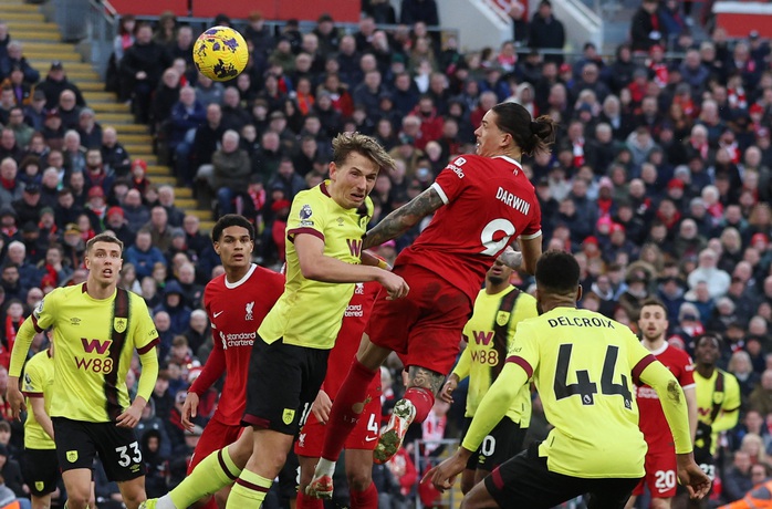 "Tam tấu" bùng nổ, Liverpool vượt lên ngôi đầu Ngoại hạng Anh- Ảnh 4. "Tam tấu" bùng nổ, Liverpool vượt lên ngôi đầu Ngoại hạng Anh- Ảnh 4.