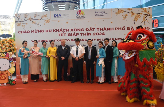 Khách quốc tế nườm nượp xông đất Đà Nẵng mùng 1 Tết- Ảnh 2. Khách quốc tế nườm nượp xông đất Đà Nẵng mùng 1 Tết- Ảnh 2.