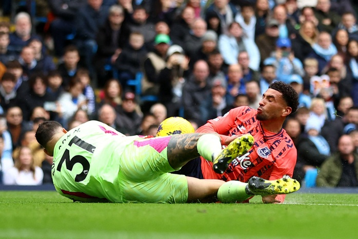 "Quái kiệt" Haaland tỏa sáng, Man City tái chiếm ngôi đầu Ngoại hạng - Ảnh 2. "Quái kiệt" Haaland tỏa sáng, Man City tái chiếm ngôi đầu Ngoại hạng - Ảnh 2.