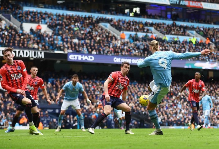 "Quái kiệt" Haaland tỏa sáng, Man City tái chiếm ngôi đầu Ngoại hạng - Ảnh 3. "Quái kiệt" Haaland tỏa sáng, Man City tái chiếm ngôi đầu Ngoại hạng - Ảnh 3.