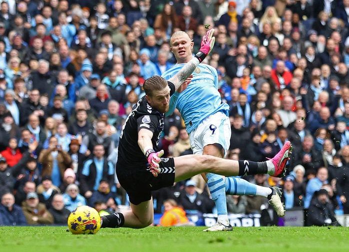 "Quái kiệt" Haaland tỏa sáng, Man City tái chiếm ngôi đầu Ngoại hạng - Ảnh 4. "Quái kiệt" Haaland tỏa sáng, Man City tái chiếm ngôi đầu Ngoại hạng - Ảnh 4.
