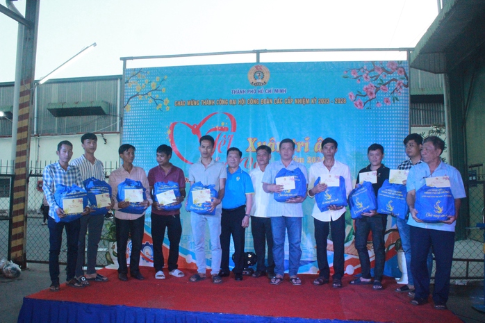 Tết sẻ chia- Ảnh 6. Tết sẻ chia- Ảnh 6.