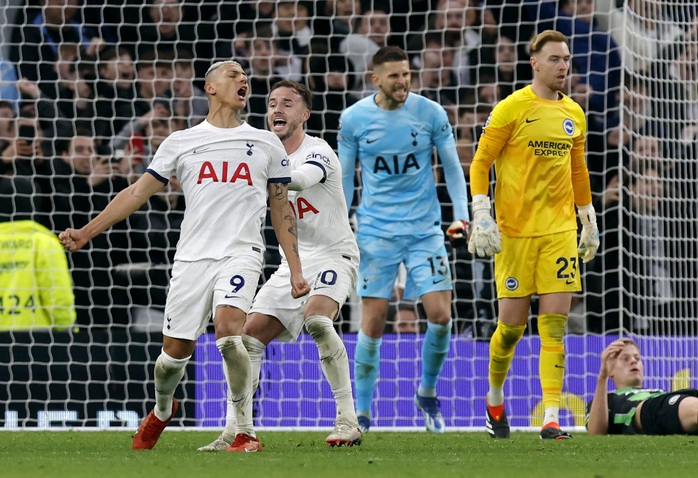 "Tam tấu" bùng nổ, Liverpool vượt lên ngôi đầu Ngoại hạng Anh- Ảnh 5. "Tam tấu" bùng nổ, Liverpool vượt lên ngôi đầu Ngoại hạng Anh- Ảnh 5.