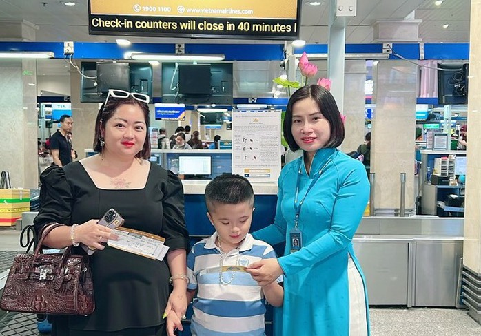 Người âm thầm nâng cánh những chuyến bay mùa xuân- Ảnh 2. Người âm thầm nâng cánh những chuyến bay mùa xuân- Ảnh 2.