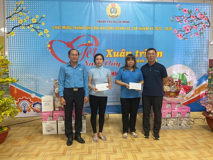 Tết sẻ chia- Ảnh 2. Tết sẻ chia- Ảnh 2.