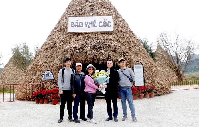 Khách quốc tế "xông đất" du lịch Ninh Bình- Ảnh 1. Khách quốc tế "xông đất" du lịch Ninh Bình- Ảnh 1.