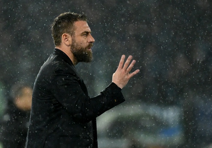 Thắng ngược dòng AS Roma, Inter Milan xây chắc ngôi đầu Seria A- Ảnh 7. Thắng ngược dòng AS Roma, Inter Milan xây chắc ngôi đầu Seria A- Ảnh 7.