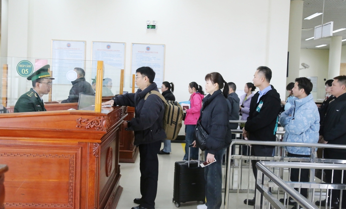 Du khách Quốc tế "xông đất" đầu năm qua Cửa khẩu Quốc tế Móng Cái- Ảnh 3. Du khách Quốc tế "xông đất" đầu năm qua Cửa khẩu Quốc tế Móng Cái- Ảnh 3.