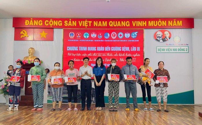 Những đứa trẻ nhiều năm đón Tết ở bệnh viện- Ảnh 3. Những đứa trẻ nhiều năm đón Tết ở bệnh viện- Ảnh 3.