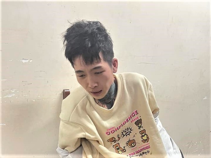 Bắt giữ đối tượng giật điện thoại của 2 mẹ con đang chờ tàu về quê ăn Tết- Ảnh 1. Bắt giữ đối tượng giật điện thoại của 2 mẹ con đang chờ tàu về quê ăn Tết- Ảnh 1.
