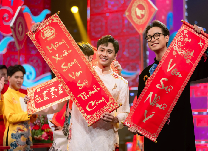 Quang Thắng, Vân Dung tung hứng duyên dáng trong "Gala cười"
- Ảnh 4. Quang Thắng, Vân Dung tung hứng duyên dáng trong "Gala cười"
- Ảnh 4.