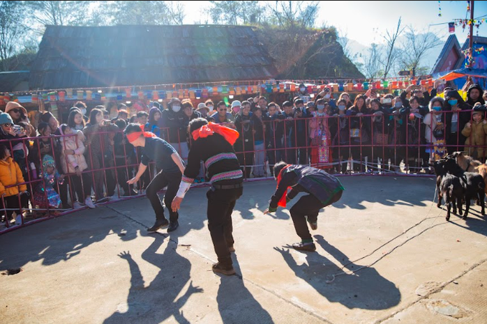 Du khách đổ về Sa Pa, khách sạn "cháy" phòng- Ảnh 3. Du khách đổ về Sa Pa, khách sạn "cháy" phòng- Ảnh 3.