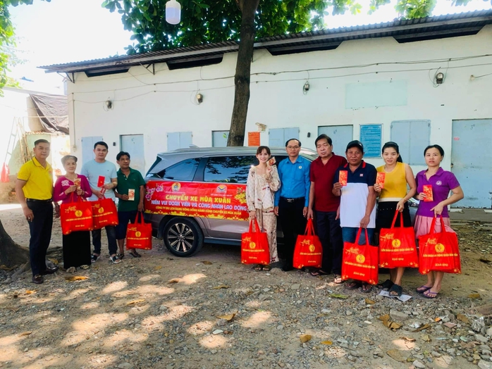 Lãnh đạo LĐLĐ TP HCM vui Tết cùng công nhân ở trọ- Ảnh 5. Lãnh đạo LĐLĐ TP HCM vui Tết cùng công nhân ở trọ- Ảnh 5.