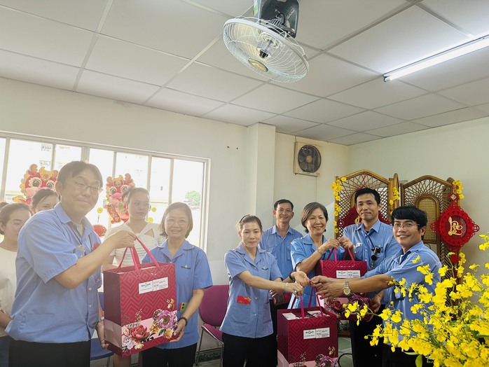 Tết của công nhân ở lại Bình Dương- Ảnh 2.