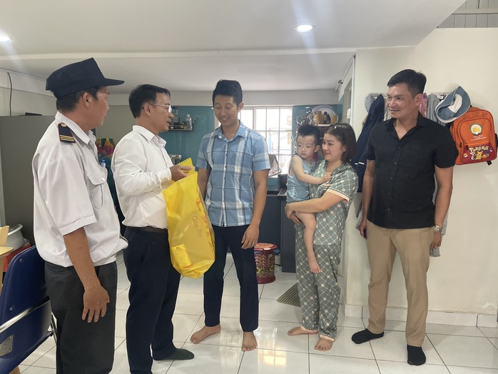 Tết của công nhân ở lại Bình Dương- Ảnh 1.