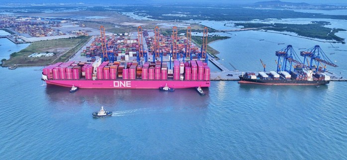 Nhiều tàu container "xông đất" cảng Cái Mép - Thị Vải- Ảnh 2. Nhiều tàu container "xông đất" cảng Cái Mép - Thị Vải- Ảnh 2.