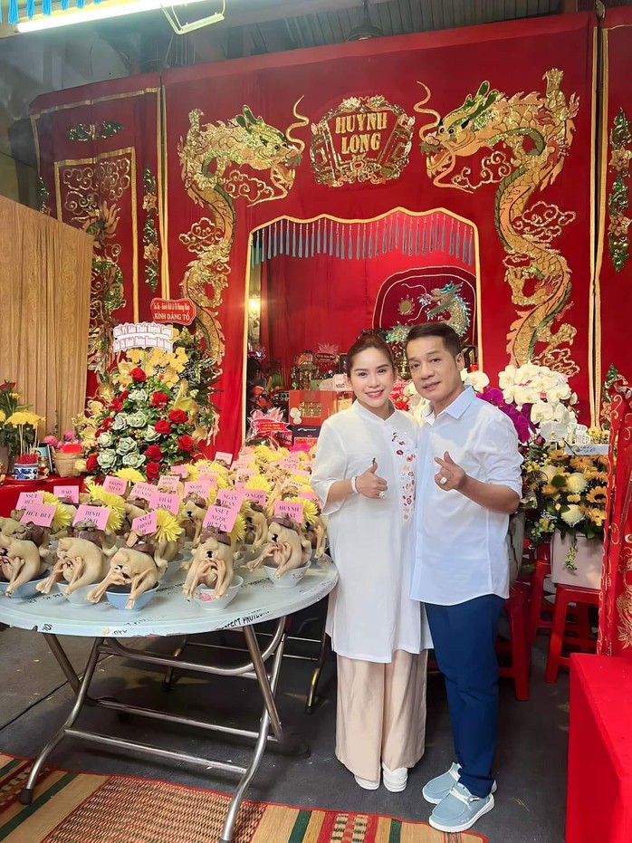 Tết thầy mùng 3, nghệ sĩ cúng gà ra mắt Tổ- Ảnh 4. Tết thầy mùng 3, nghệ sĩ cúng gà ra mắt Tổ- Ảnh 4.