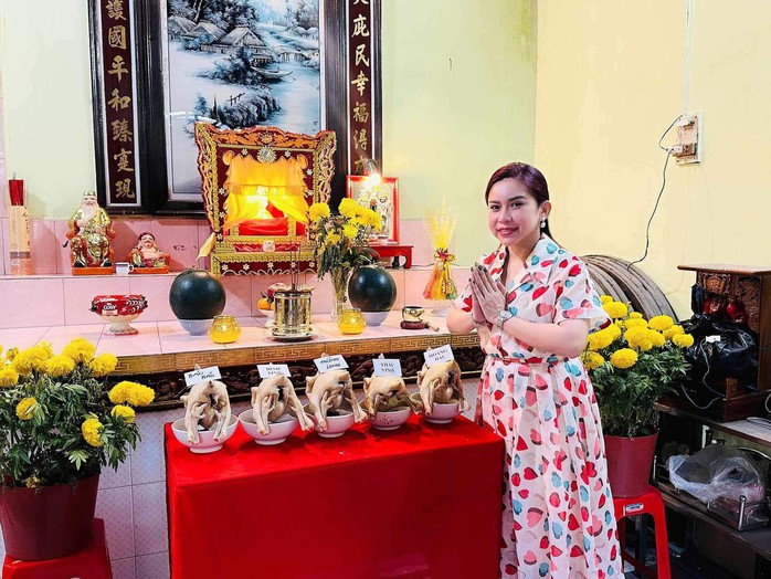 Tết thầy mùng 3, nghệ sĩ cúng gà ra mắt Tổ- Ảnh 1. Tết thầy mùng 3, nghệ sĩ cúng gà ra mắt Tổ- Ảnh 1.
