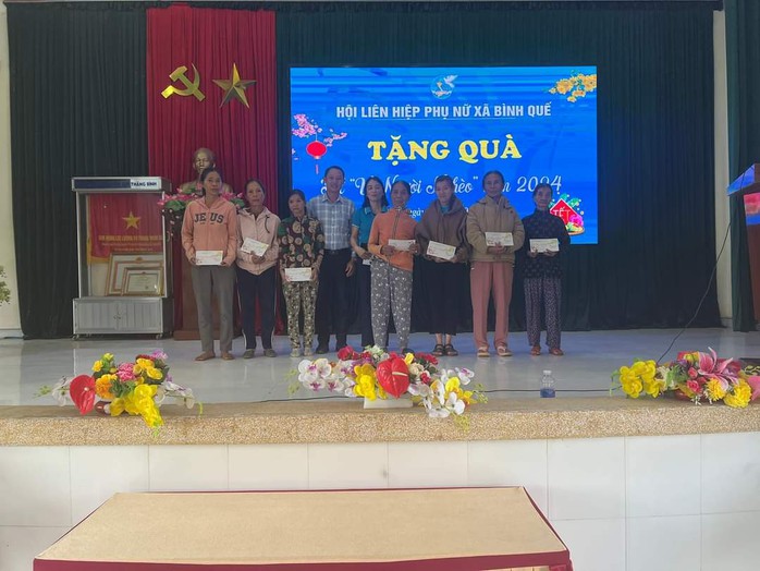 "Xuân sum vầy - Tết sẻ chia": Tết là để cho đi!- Ảnh 1. "Xuân sum vầy - Tết sẻ chia": Tết là để cho đi!- Ảnh 1.