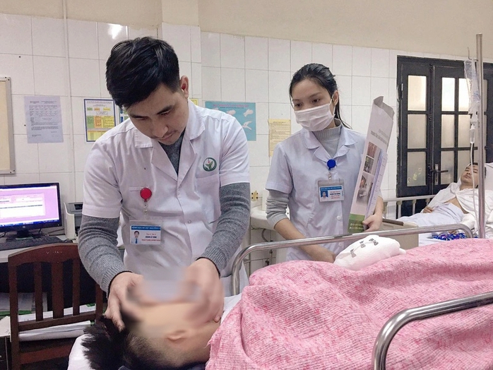 Khám, cấp cứu do tai nạn giao thông giảm mạnh- Ảnh 2. Khám, cấp cứu do tai nạn giao thông giảm mạnh- Ảnh 2.