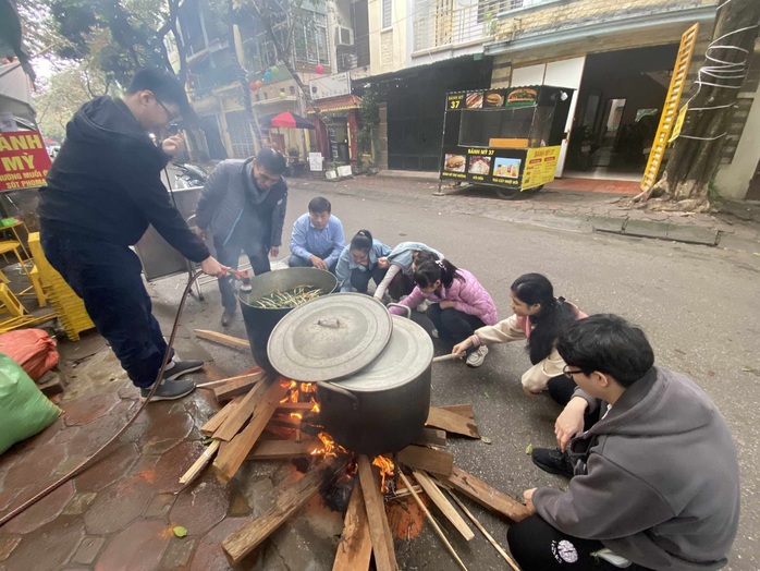 "Xuân sum vầy - Tết sẻ chia": YÊU THƯƠNG CHO ĐI LÀ CÒN MÃI!- Ảnh 3. "Xuân sum vầy - Tết sẻ chia": YÊU THƯƠNG CHO ĐI LÀ CÒN MÃI!- Ảnh 3.