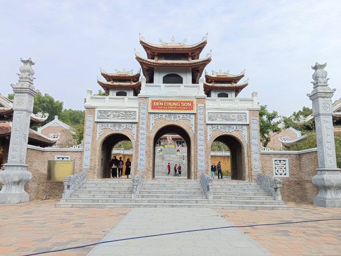 Đền Chung Sơn, điểm đến linh thiêng đầu năm- Ảnh 1. Đền Chung Sơn, điểm đến linh thiêng đầu năm- Ảnh 1.