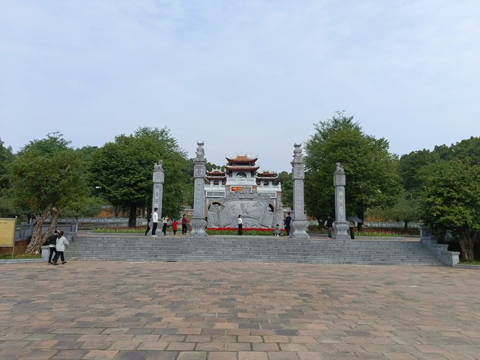 Đền Chung Sơn, điểm đến linh thiêng đầu năm- Ảnh 2. Đền Chung Sơn, điểm đến linh thiêng đầu năm- Ảnh 2.