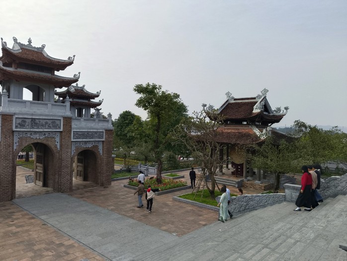 Đền Chung Sơn, điểm đến linh thiêng đầu năm- Ảnh 3. Đền Chung Sơn, điểm đến linh thiêng đầu năm- Ảnh 3.