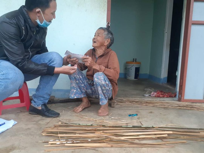 "Xuân sum vầy - Tết sẻ chia": Tết là để cho đi!- Ảnh 3. "Xuân sum vầy - Tết sẻ chia": Tết là để cho đi!- Ảnh 3.