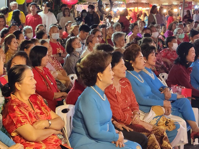 Các nghệ sĩ Tạ Minh Tâm, Điền Trung, Lê Thanh Thảo mang "Tết Việt" đến kiều bào ở Thái Lan- Ảnh 5. Các nghệ sĩ Tạ Minh Tâm, Điền Trung, Lê Thanh Thảo mang "Tết Việt" đến kiều bào ở Thái Lan- Ảnh 5.