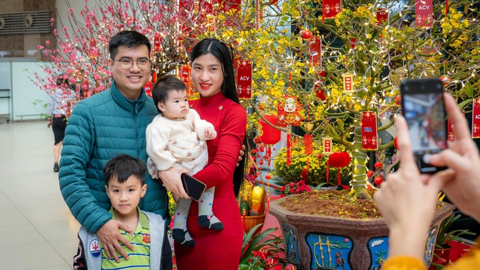 Được giúp đỡ tại sân bay ngày 30 Tết, người phụ nữ lên mạng cảm ơn- Ảnh 4. Được giúp đỡ tại sân bay ngày 30 Tết, người phụ nữ lên mạng cảm ơn- Ảnh 4.