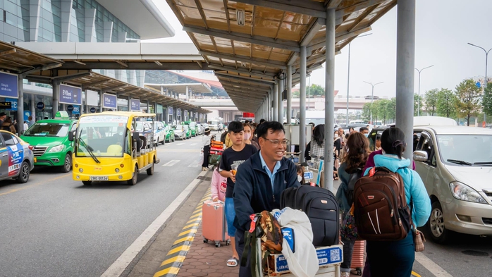 Được giúp đỡ tại sân bay ngày 30 Tết, người phụ nữ lên mạng cảm ơn- Ảnh 9. Được giúp đỡ tại sân bay ngày 30 Tết, người phụ nữ lên mạng cảm ơn- Ảnh 9.