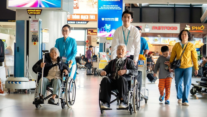 Được giúp đỡ tại sân bay ngày 30 Tết, người phụ nữ lên mạng cảm ơn- Ảnh 11. Được giúp đỡ tại sân bay ngày 30 Tết, người phụ nữ lên mạng cảm ơn- Ảnh 11.