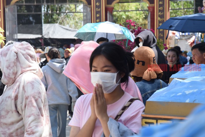 CLIP: “Biển người” đổ về ngôi chùa đặc biệt ở miền Tây- Ảnh 23. CLIP: “Biển người” đổ về ngôi chùa đặc biệt ở miền Tây- Ảnh 23.