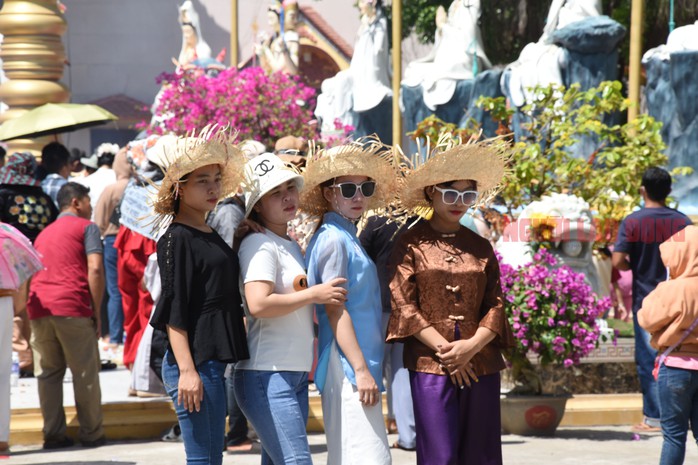 CLIP: “Biển người” đổ về ngôi chùa đặc biệt ở miền Tây- Ảnh 25. CLIP: “Biển người” đổ về ngôi chùa đặc biệt ở miền Tây- Ảnh 25.