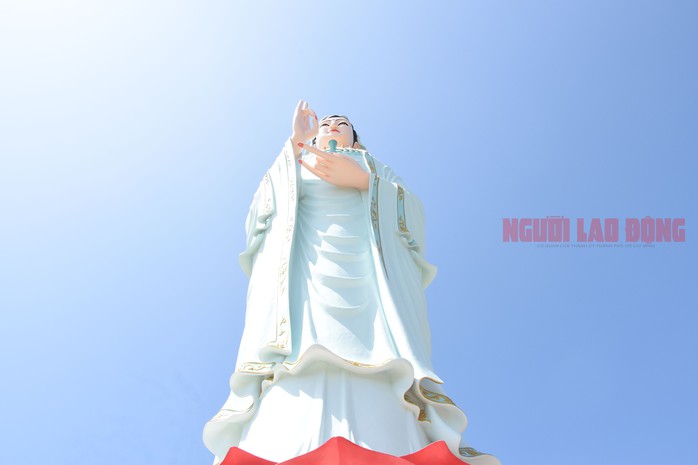 CLIP: “Biển người” đổ về ngôi chùa đặc biệt ở miền Tây- Ảnh 4. CLIP: “Biển người” đổ về ngôi chùa đặc biệt ở miền Tây- Ảnh 4.