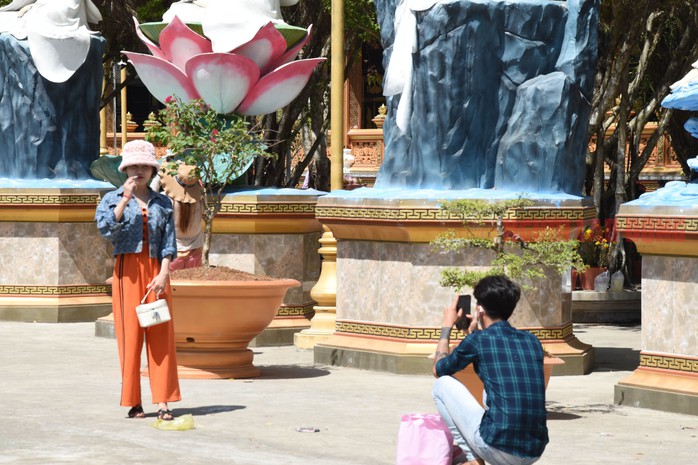 CLIP: “Biển người” đổ về ngôi chùa đặc biệt ở miền Tây- Ảnh 13. CLIP: “Biển người” đổ về ngôi chùa đặc biệt ở miền Tây- Ảnh 13.