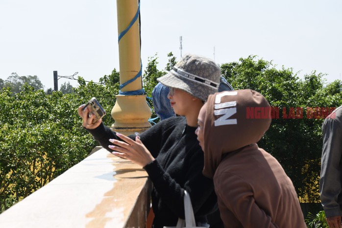 CLIP: “Biển người” đổ về ngôi chùa đặc biệt ở miền Tây- Ảnh 18. CLIP: “Biển người” đổ về ngôi chùa đặc biệt ở miền Tây- Ảnh 18.