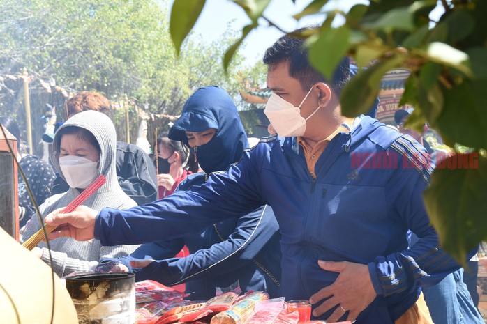 CLIP: “Biển người” đổ về ngôi chùa đặc biệt ở miền Tây- Ảnh 14. CLIP: “Biển người” đổ về ngôi chùa đặc biệt ở miền Tây- Ảnh 14.