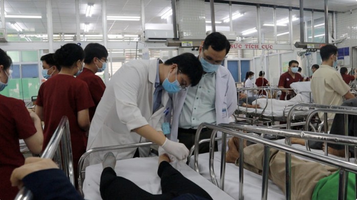 Gác Tết đoàn viên, sát cánh với bệnh nhân trong các ca trực cấp cứu- Ảnh 3. Gác Tết đoàn viên, sát cánh với bệnh nhân trong các ca trực cấp cứu- Ảnh 3.