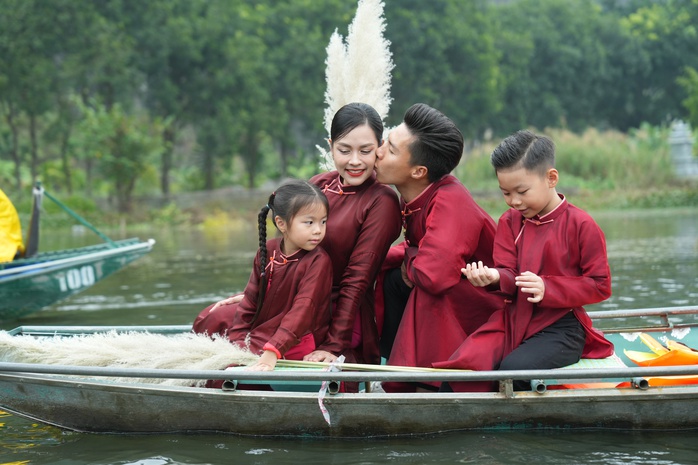 O Sen Ngọc Mai mong "2024 hiểu lầm được hóa giải"- Ảnh 1. O Sen Ngọc Mai mong "2024 hiểu lầm được hóa giải"- Ảnh 1.