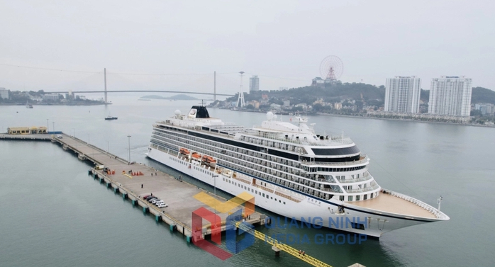 Hạ Long đón chuyến tàu biển du lịch quốc tế đầu tiên năm Giáp Thìn 2024- Ảnh 2. Hạ Long đón chuyến tàu biển du lịch quốc tế đầu tiên năm Giáp Thìn 2024- Ảnh 2.