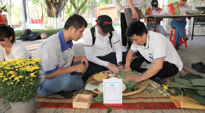 Tận tụy lo Tết cho công nhân- Ảnh 5. Tận tụy lo Tết cho công nhân- Ảnh 5.