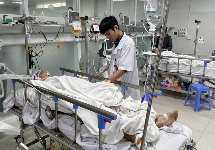 Nam thanh niên nguy kịch sau bữa nhậu họp lớp ngày Tết- Ảnh 1. Nam thanh niên nguy kịch sau bữa nhậu họp lớp ngày Tết- Ảnh 1.