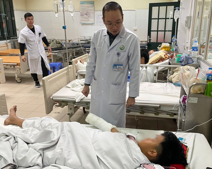 Nam thanh niên nguy kịch sau bữa nhậu họp lớp ngày Tết- Ảnh 3. Nam thanh niên nguy kịch sau bữa nhậu họp lớp ngày Tết- Ảnh 3.