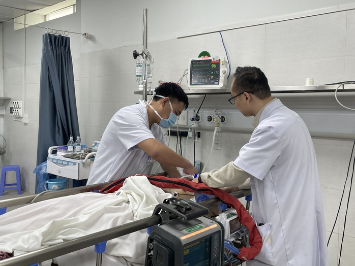 Số người khám, cấp cứu dịp Tết tăng hơn 30%- Ảnh 1. Số người khám, cấp cứu dịp Tết tăng hơn 30%- Ảnh 1.
