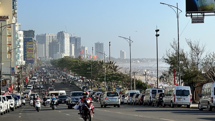 Mùng 4 Tết, Vũng Tàu vẫn tấp nập du khách đổ về- Ảnh 2. Mùng 4 Tết, Vũng Tàu vẫn tấp nập du khách đổ về- Ảnh 2.
